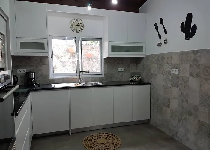 Join Our Relaxed House Near The - * Mosteiros (Azores)