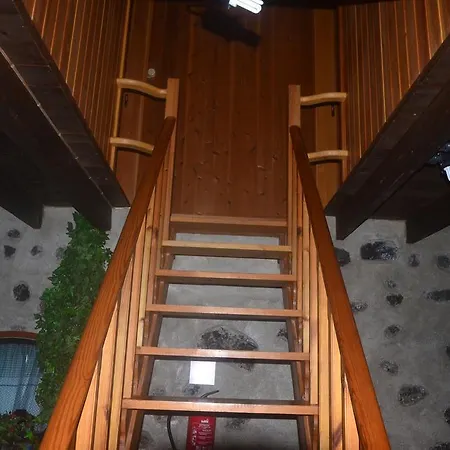 Join Our Relaxed House Near The Beach - Mosteiros Ferienhaus Mosteiros (Azores)