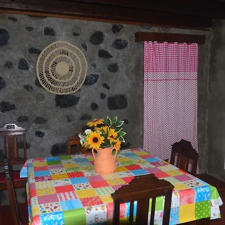 Ferienhaus Join Our Relaxed House Near The Beach - Mosteiros