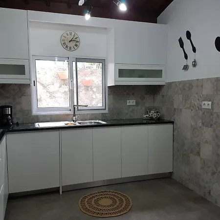 Join Our Relaxed House Near The Beach - Mosteiros * Mosteiros (Azores)