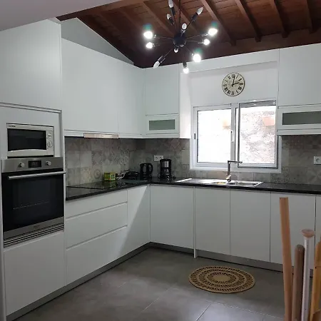 Join Our Relaxed House Near The - * Mosteiros (Azores)